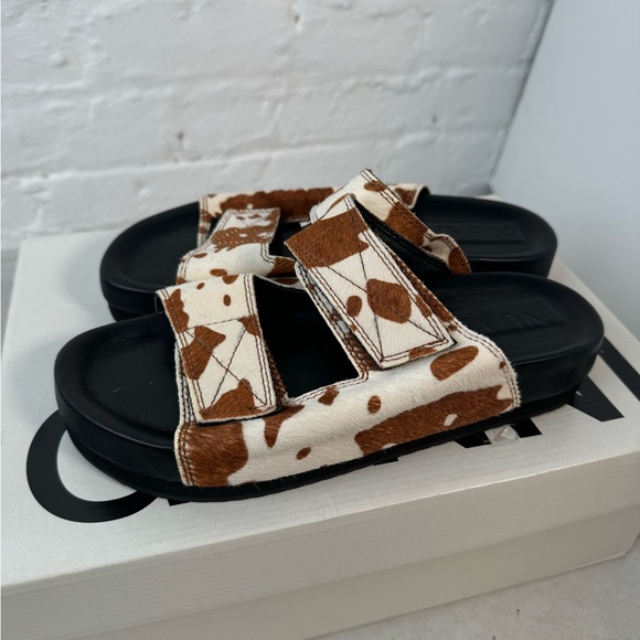 Nuance Cowhide Print Slides - Picture 14 of 15